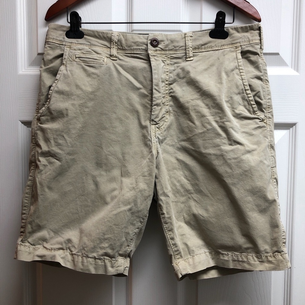 American Eagle Outfitters Men's Khaki Flat-Front Chino Shorts